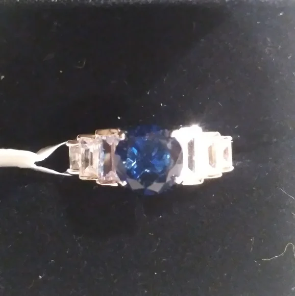 💎🎁 Beautiful Rhodium Plated Size 6 Saphire Color CZ Ring 😯 - Picture 2 of 7